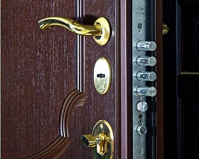 Замена замка на металлической двери Legran в Уссурийске